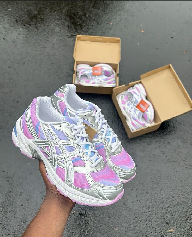 ASICS GEL-1130 Baby Lavender Pure Silver 1202A507-101 on-feet gecombineerd met een cleane outfit voor een frisse, vrouwelijke stijl