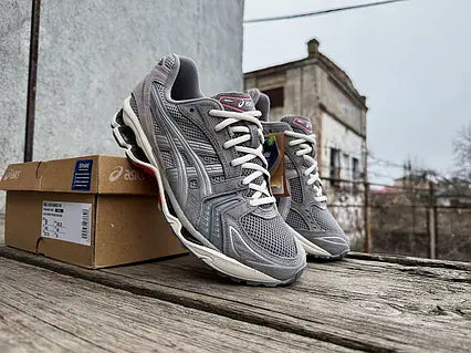Detailfoto van de hiel met zichtbare GEL-unit en ASICS-logo – combinatie van stabiliteit, comfort en visuele impact