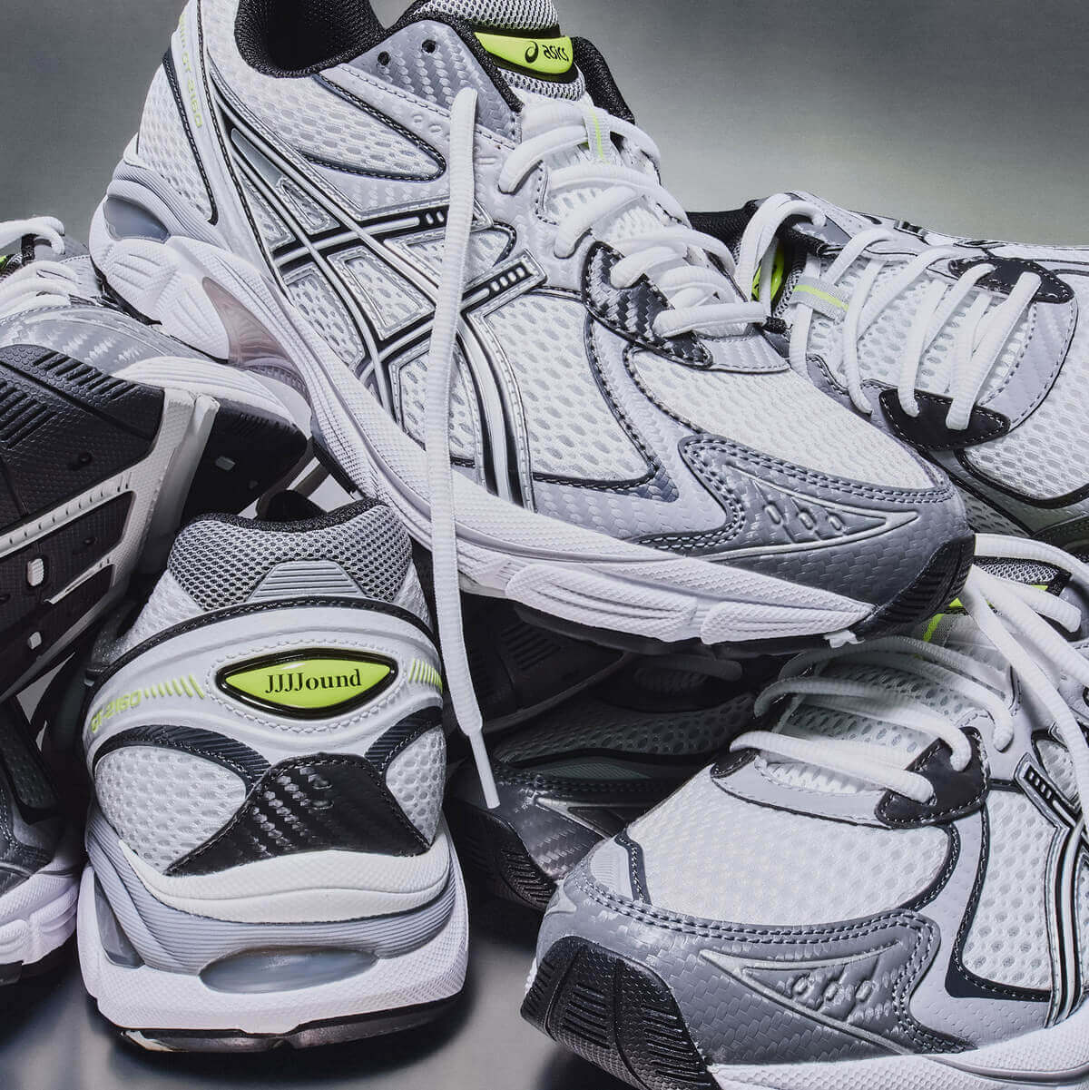 ASICS GT-2160 White Pure Silver 1203A796-100 on-feet gecombineerd met lichte denim voor een frisse casual look