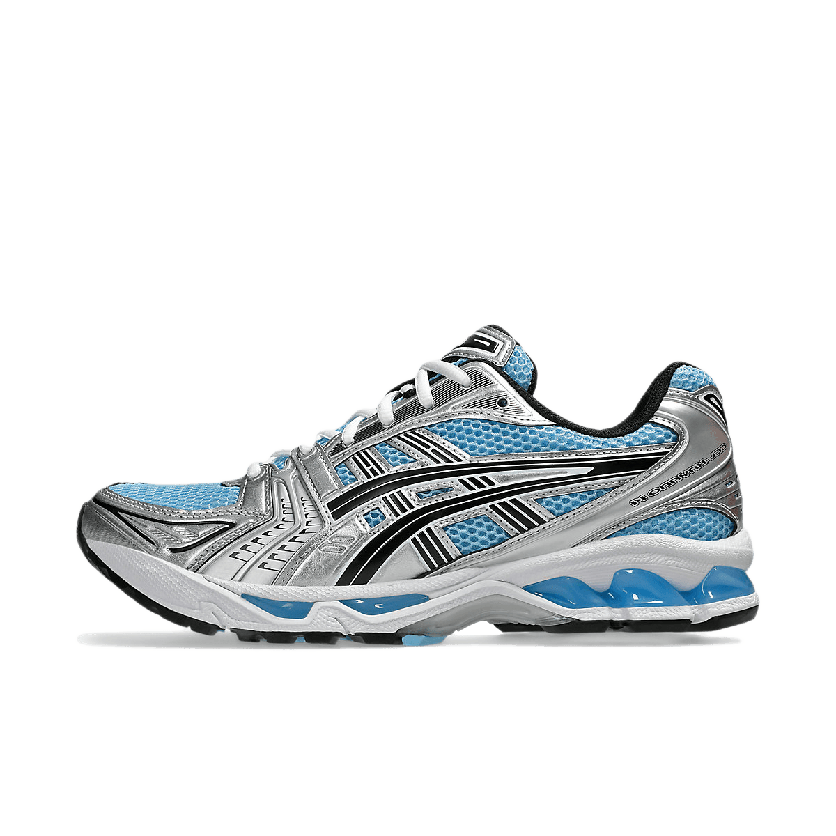Zijaanzicht van de ASICS Gel-Kayano 14 Arctic Sky met lichtblauw mesh, zilveren overlays en sportief retro silhouet