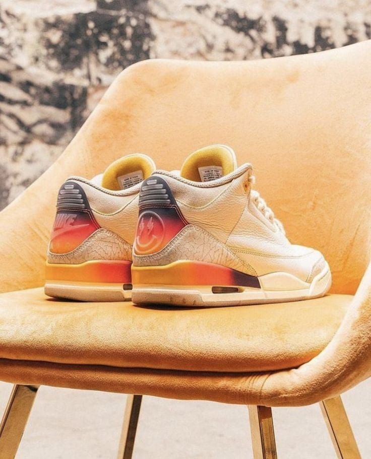 Air Jordan 3 Retro SP J Balvin Medellín Sunset FN0344-901 on-feet gecombineerd met witte shorts voor een zomerse streetwear look