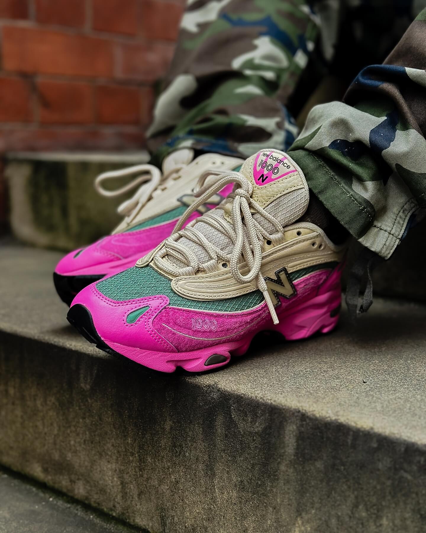 New Balance 1000 Real Pink Sandstone M1000RP met originele doos, roze veters en technische zoolconstructie