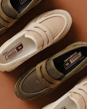 Close-up van de New Balance 1906L Olive Khaki U1906LNV met geborduurde branding, reflecterende details en robuuste loopzool