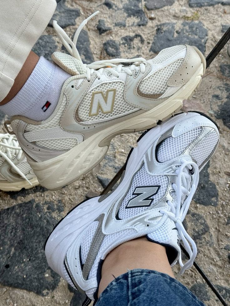 New Balance 530 Beige Angora met originele doos, subtiele logo-details en vintage-geïnspireerde panelen