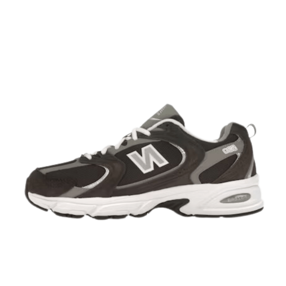New Balance 530 Rich Earth zijaanzicht met donkerbruine overlays, ademend mesh en retro zoolconstructie