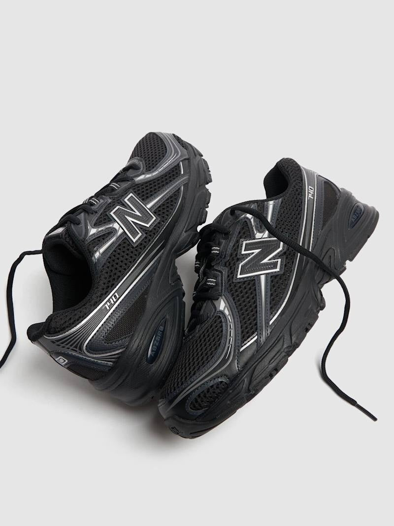 New Balance 740v2 Black Grey Silver met originele doos, ABZORB-demping en metallic overlays zichtbaar