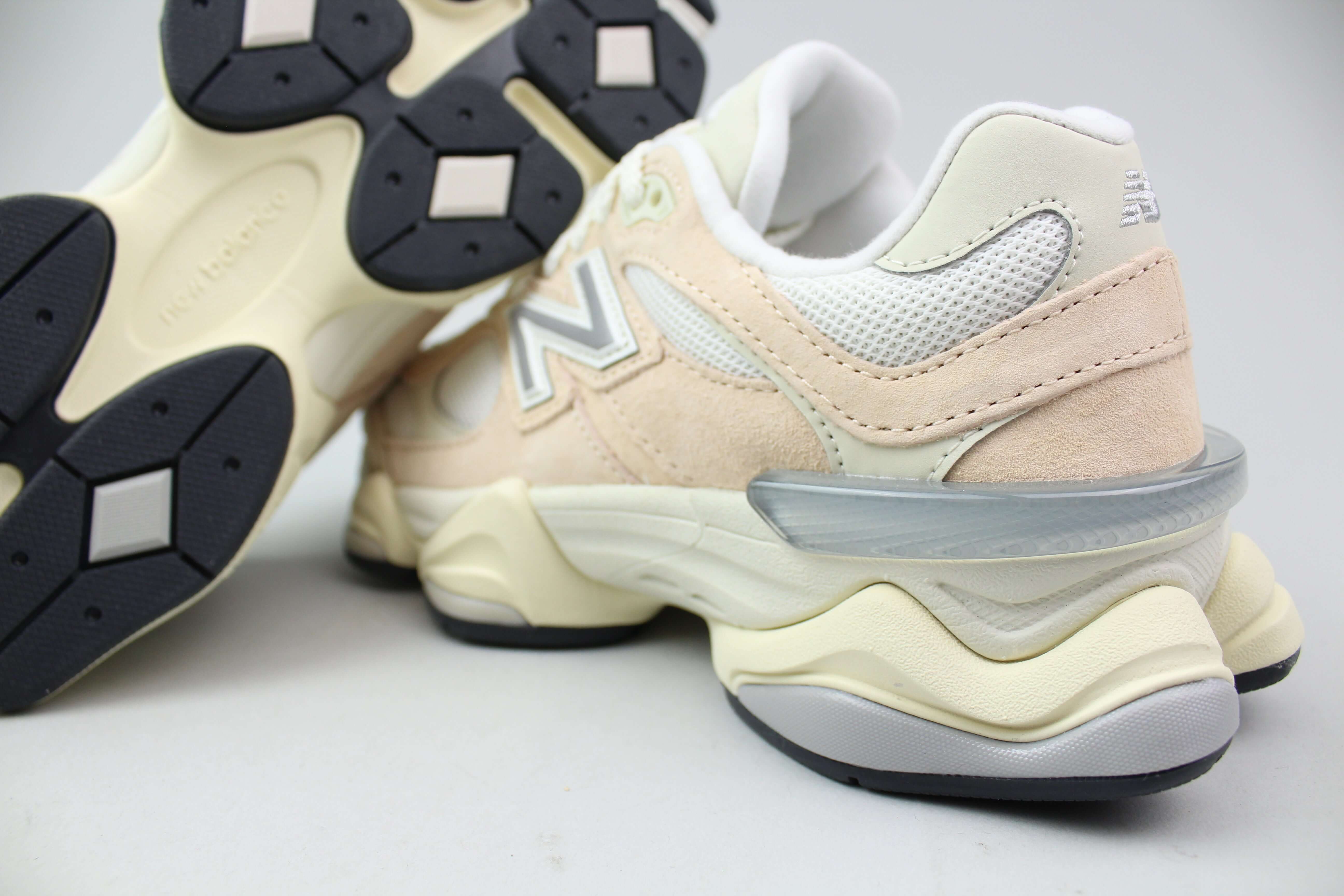 New Balance 9060 Vintage Rose