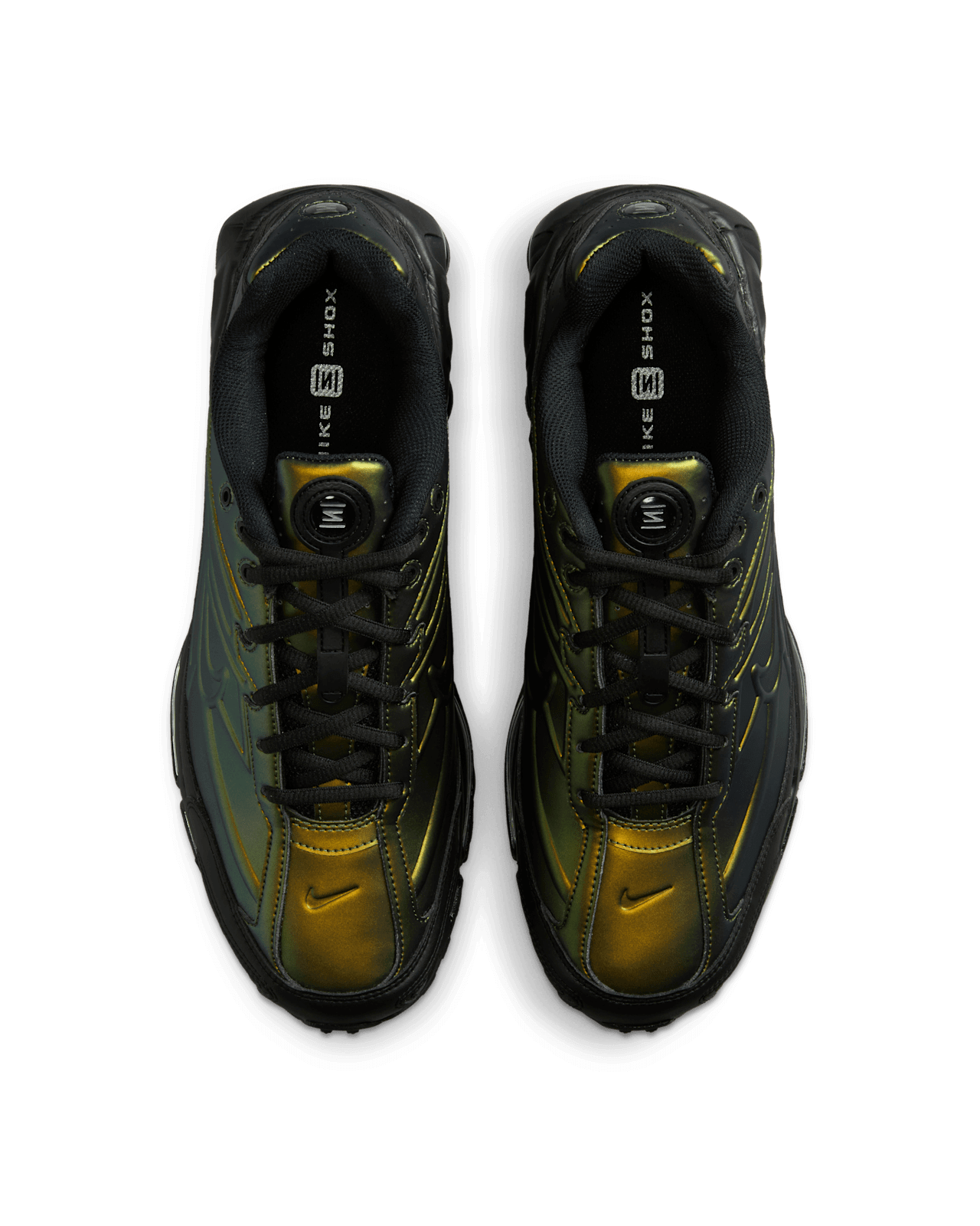 Nike Shox Ride 2 Black Cargo Khaki in hand met ademend mesh, stevige leren details en Shox-technologie voor responsieve demping