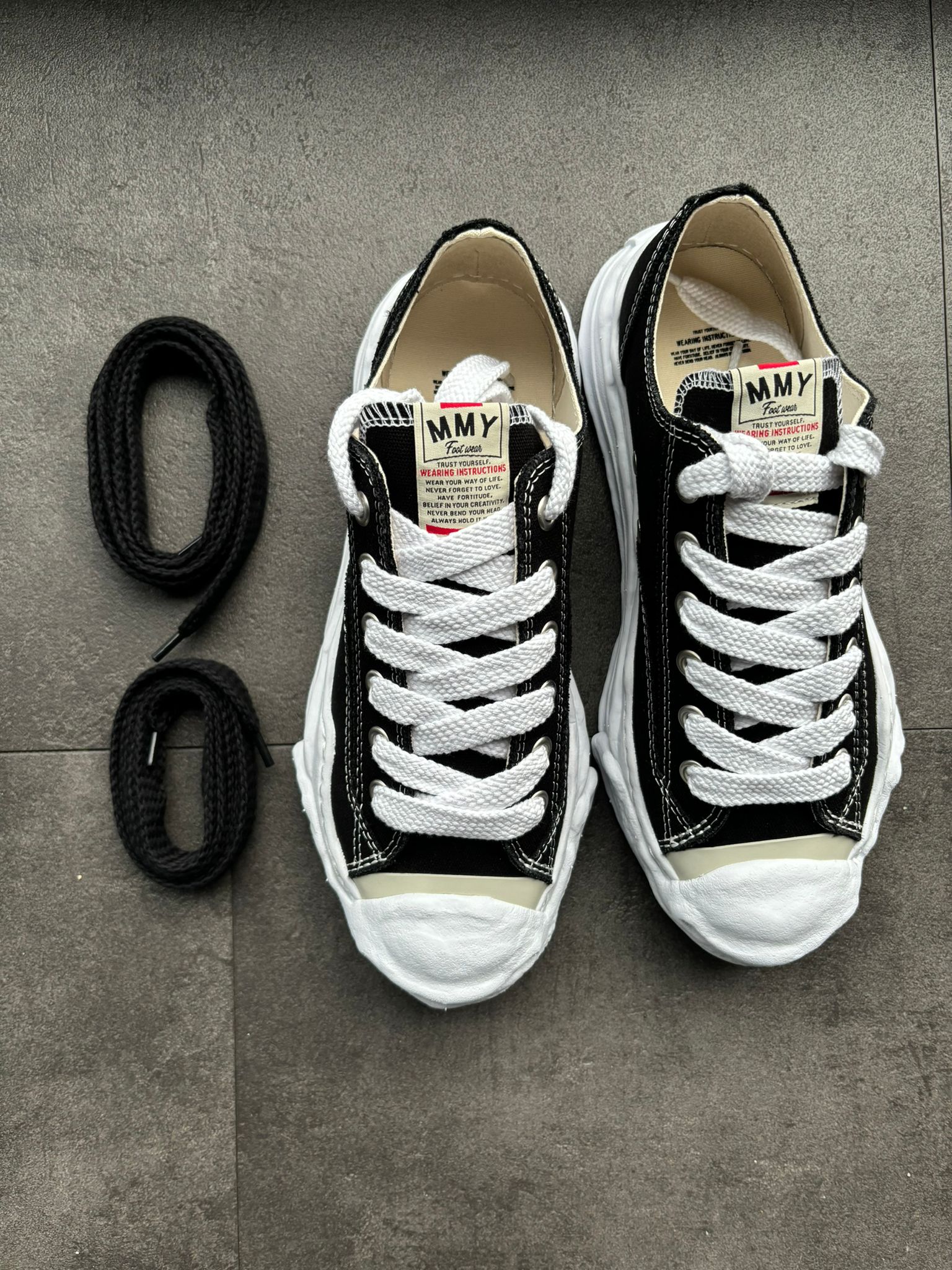 Maison Mihara Laces Black