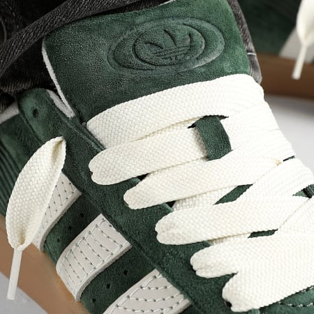adidas Campus 00s Zen Garden Pack ‘White Tint’ – detail hielbadge en tonglabel met adidas Trefoil en Zen Garden-branding