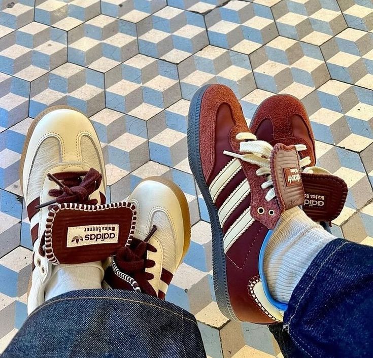 MN-SAMBA-WB-FB adidas Samba Nylon Wales Bonner Fox Brown – model draagt Normaal / True to size sneaker in casual streetwear styling met tapered jeans