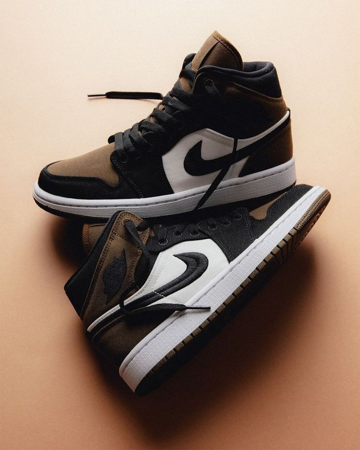 Air Jordan 1 Mid Olive Zehen