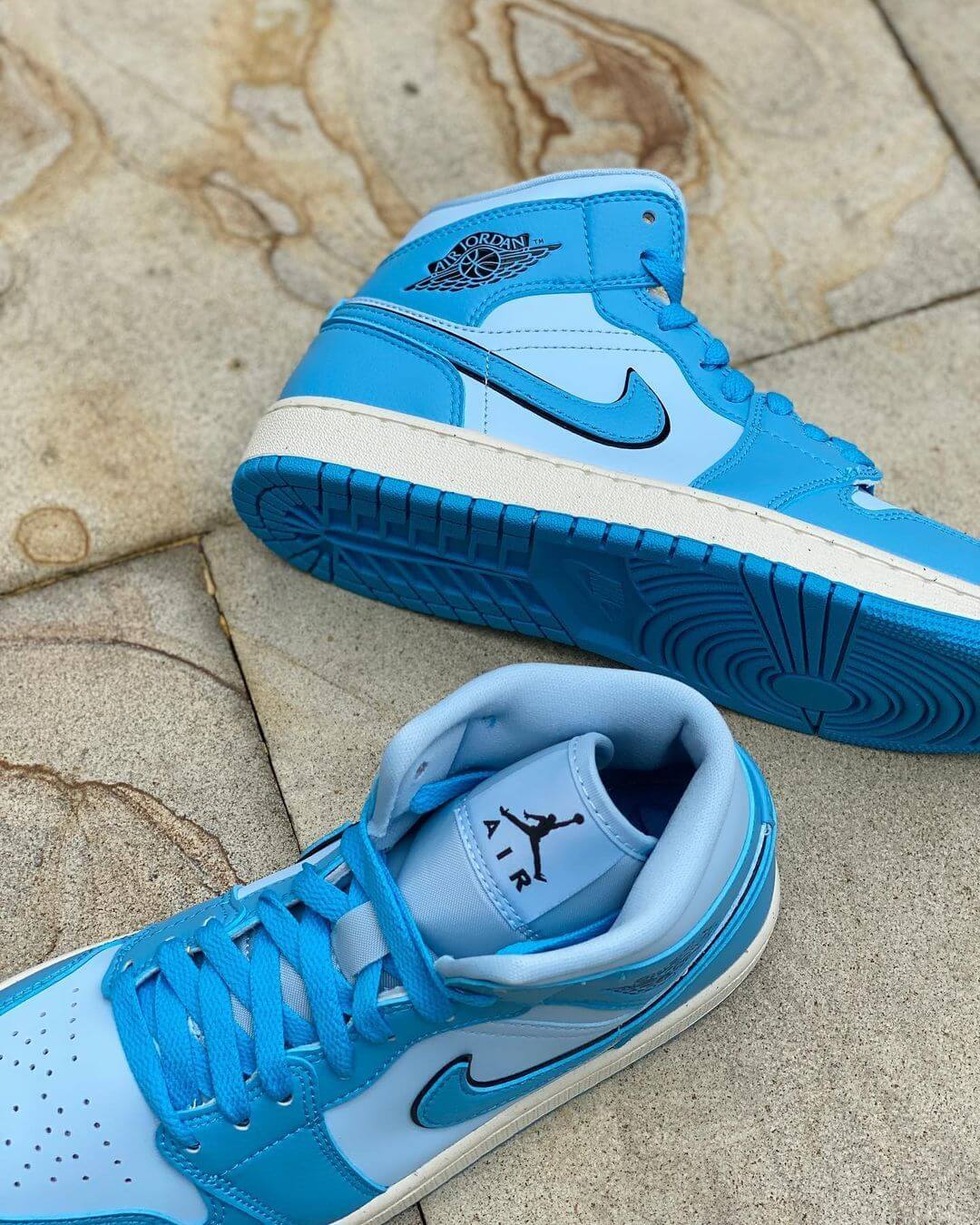 Air Jordan 1 Mid SE Ice Blue (Women's)