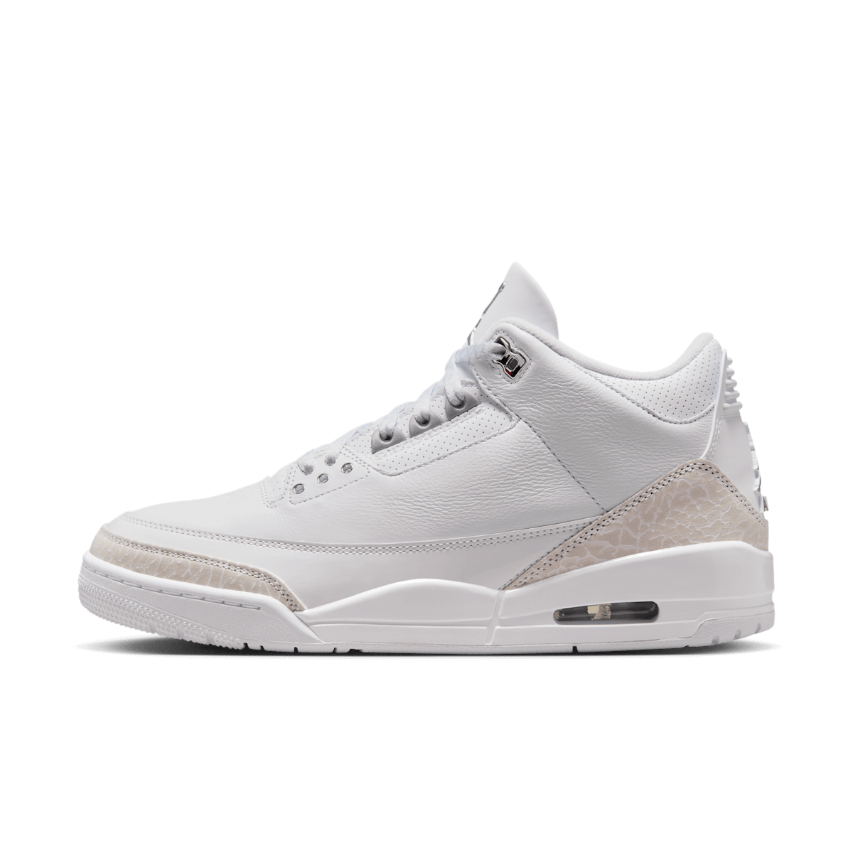 Air Jordan 3 Pure Money (SKU CT8532‑111) – vooraanzicht met premium witte tumbled leather upper en metallic zilveren eyestays
