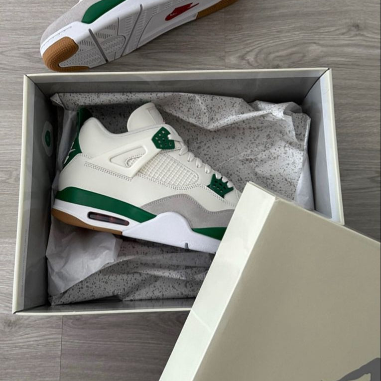 Air Jordan 4 Retro SB Kieferngrün