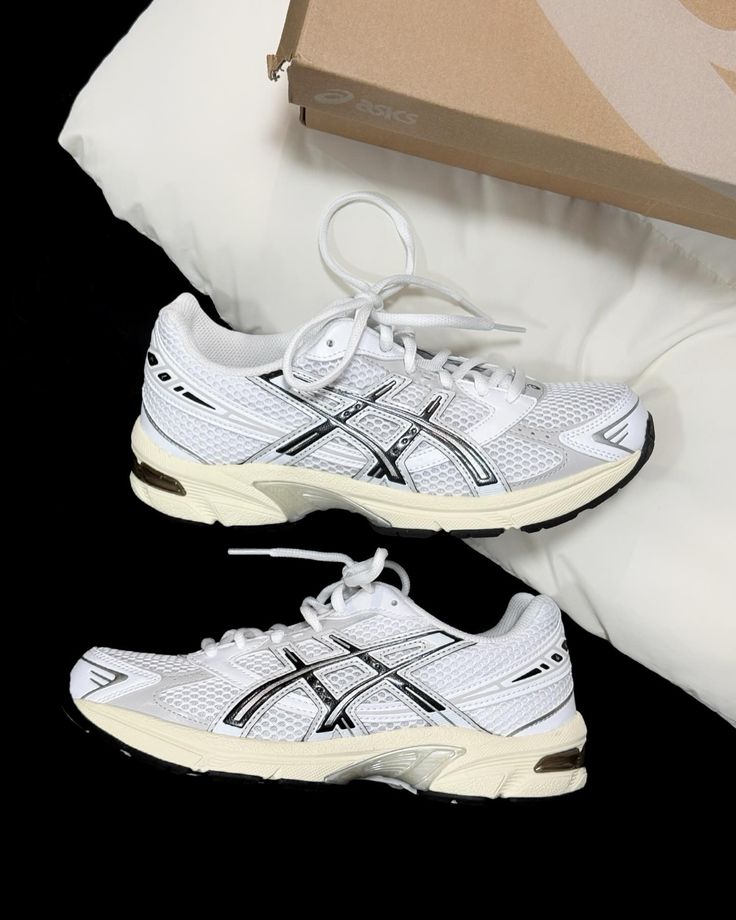 ASICS GEL-1130 White Cloud Grey 1201A256-118 close-up in box showing layered mesh panels, silver branding and clean colorway.