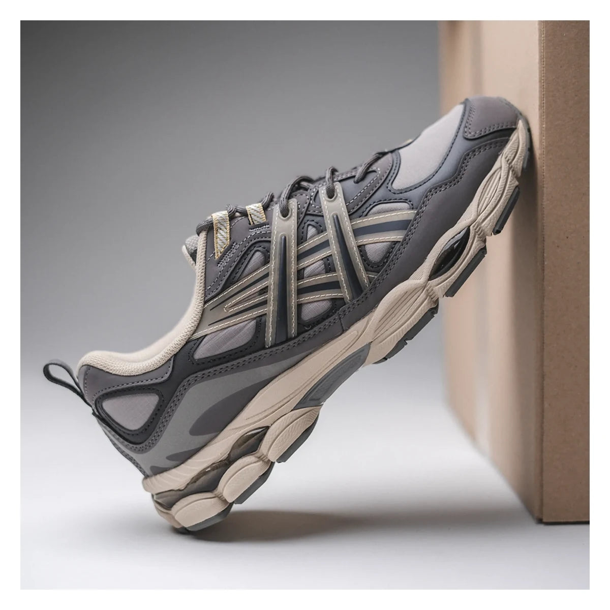 ASICS GEL-NYC Utility Steeple Grey Graphite Grey on foot – gedragen met urban techwear fit, gestyled via Snrkickz