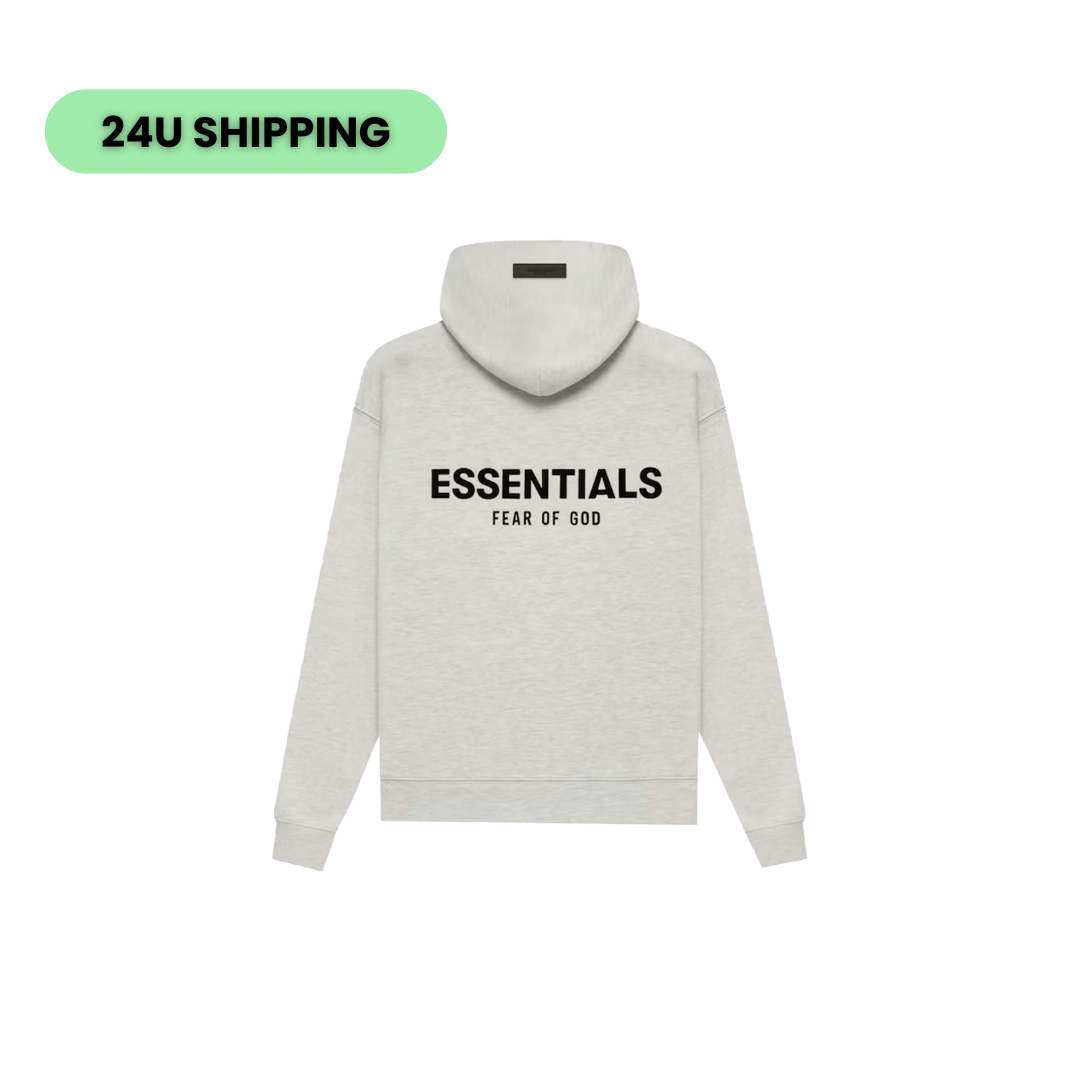 Detail van het Essentials-logo, dubbele capuchon en thick cotton stof van de Light Oatmeal Hoodie – premium feel via Snrkickz