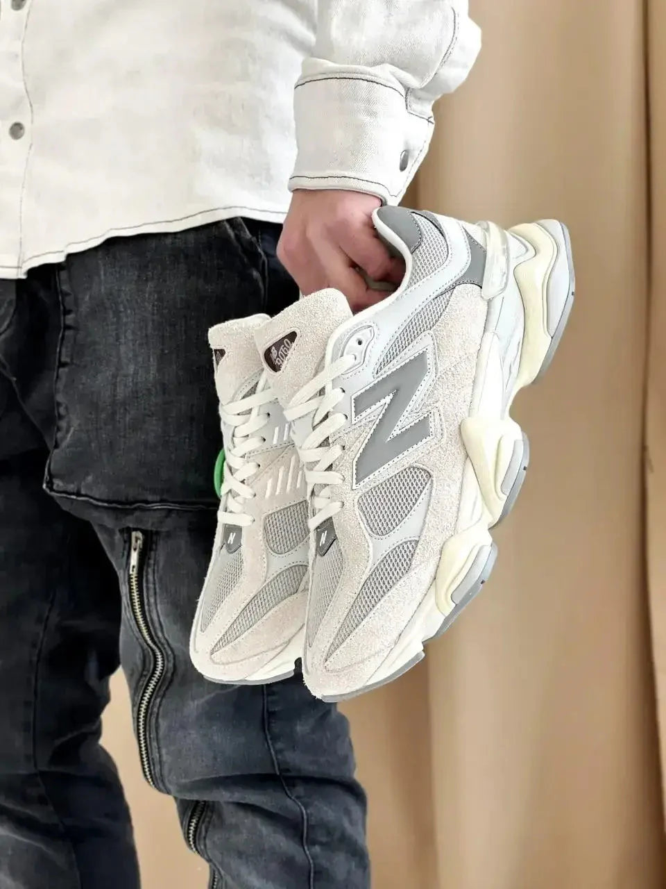 New Balance 9060 Lunar New Year Timberwolf Grau