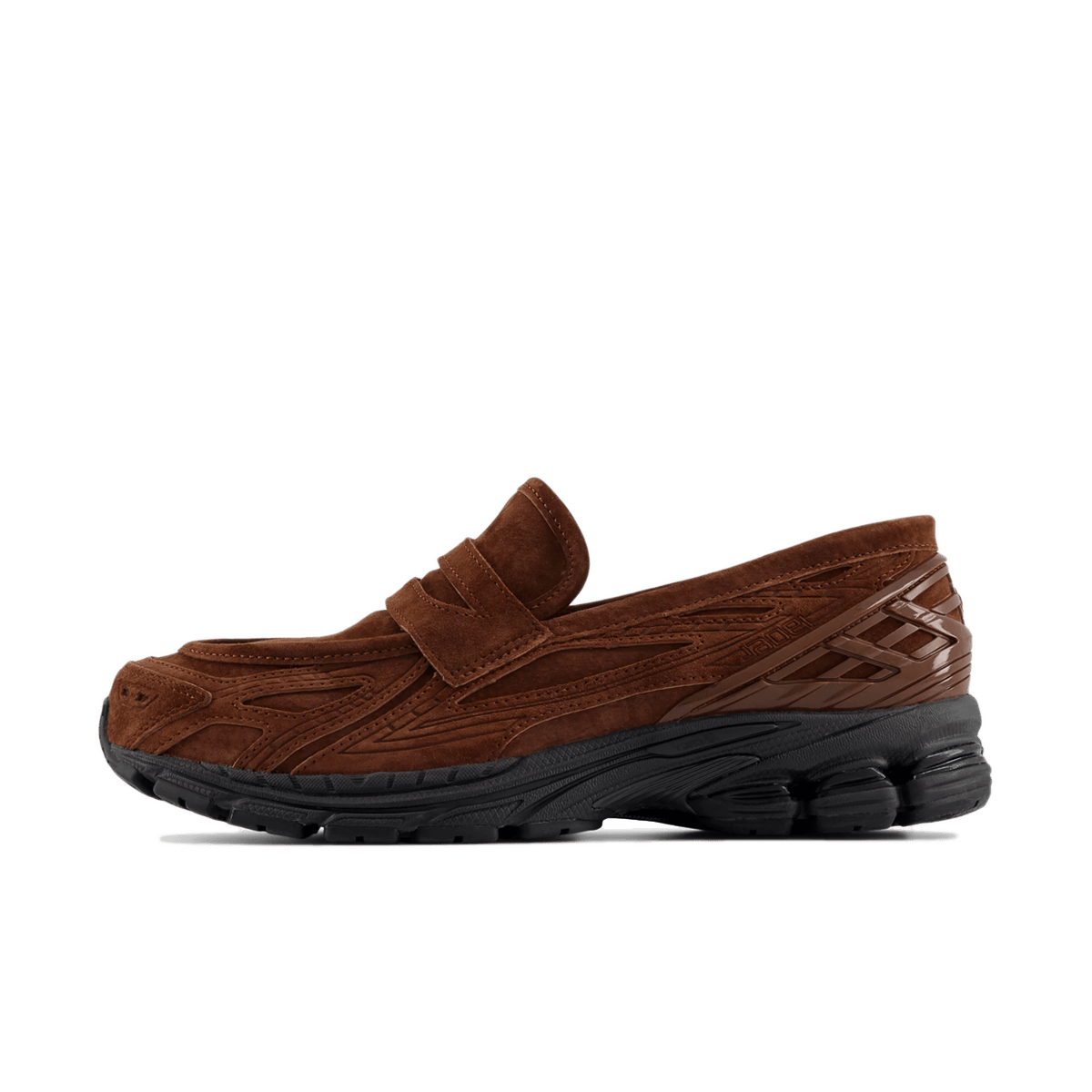 Zijaanzicht van de New Balance 1906L in Rich Oak kleurstelling. De warme bruine tinten en het ademende bovenwerk geven deze sneaker een natuurlijke, vintage-geïnspireerde look.