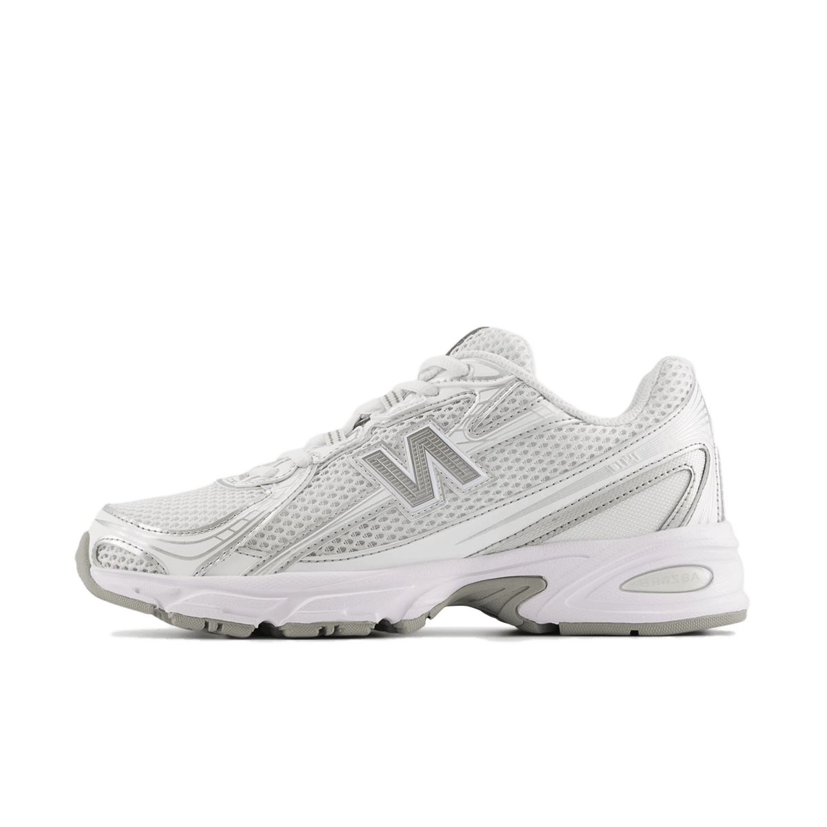 New Balance 740v2 White Silver Reflection – zijaanzicht met wit leer, zilveren details en reflectieve accenten via Snrkickz