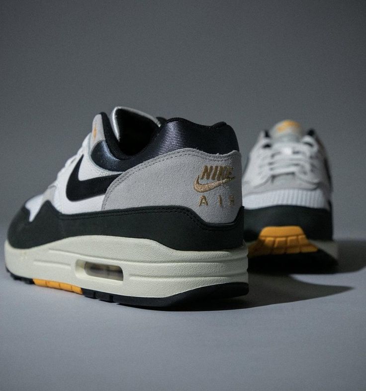 Nike Air Max 1 Athletic Department on foot – retro look en fit gestyled via Snrkickz