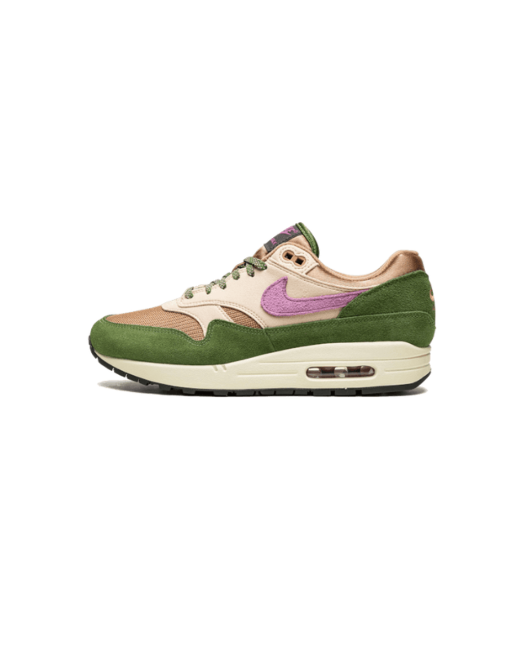 Nike Air Max 1 SH Treeline Skunk zijkant groen suède met paarse Swoosh, nu verkrijgbaar bij Snrkickz