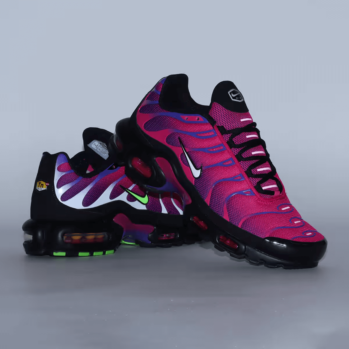 Nike Air Max Plus Rebellious Air Fireberry