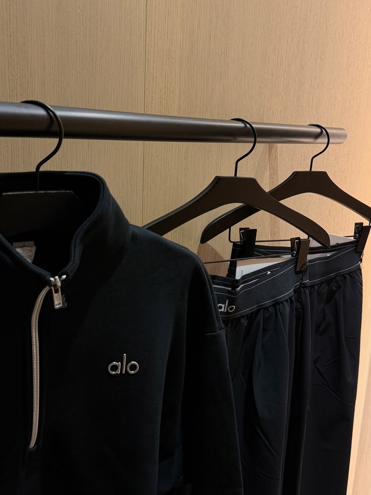 ALO kleding kopen: de 5 beste trainingspakken, broeken en sets