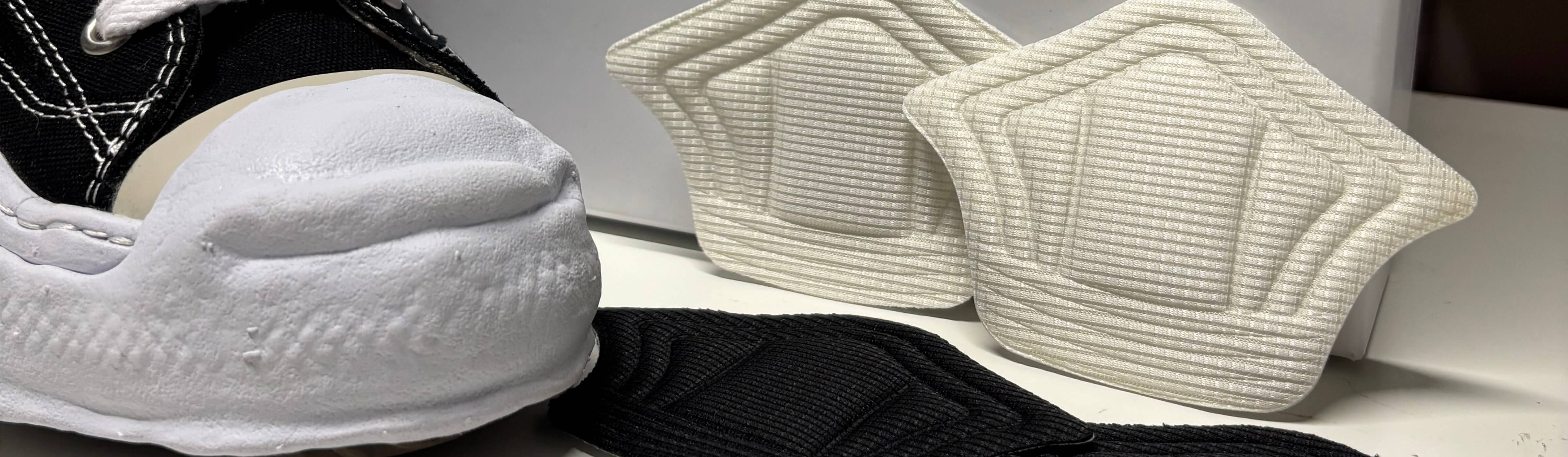 Wat helpt tegen blaren op je voeten in sneakers?