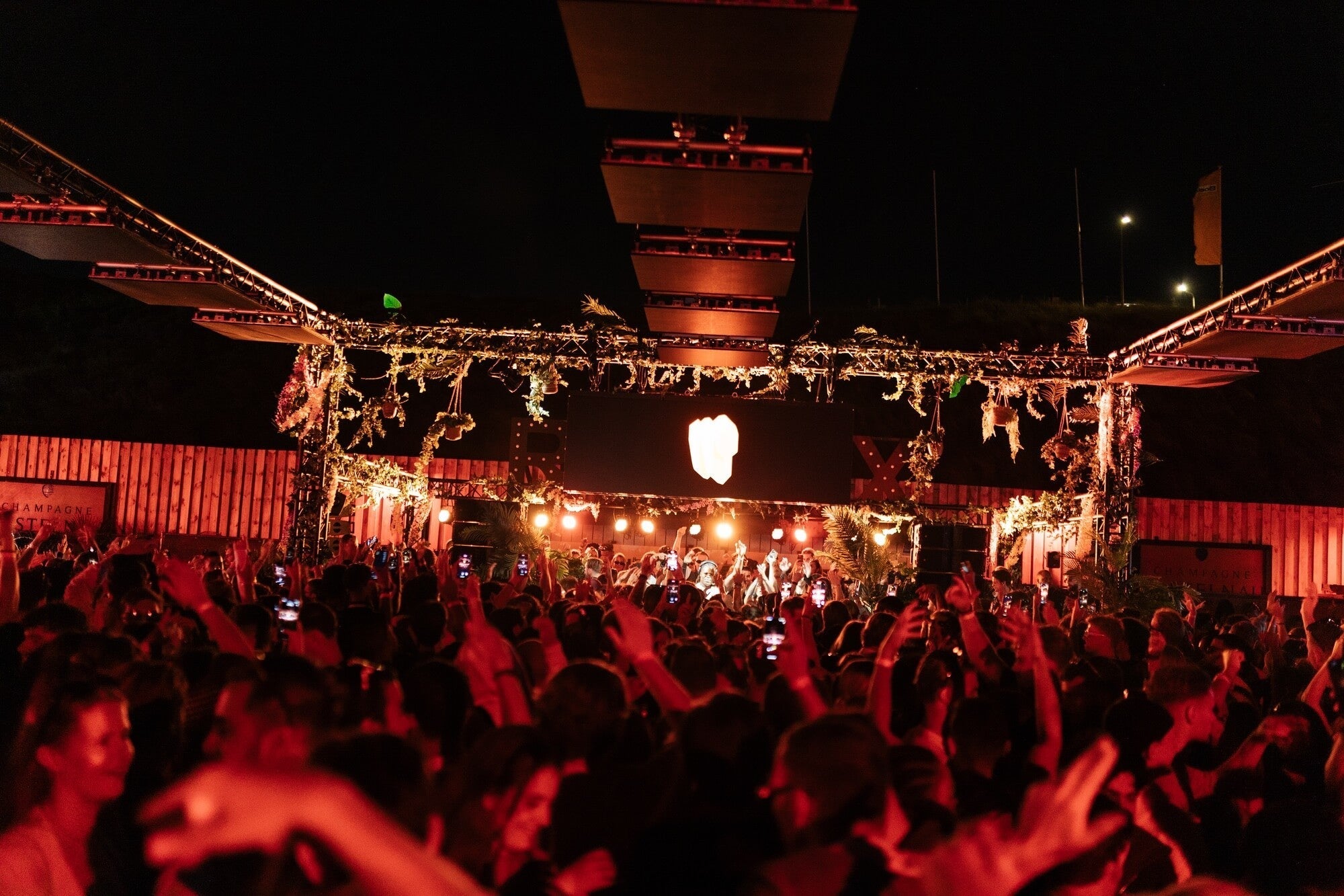 De beste sneakers voor jouw festivalseizoen 2025