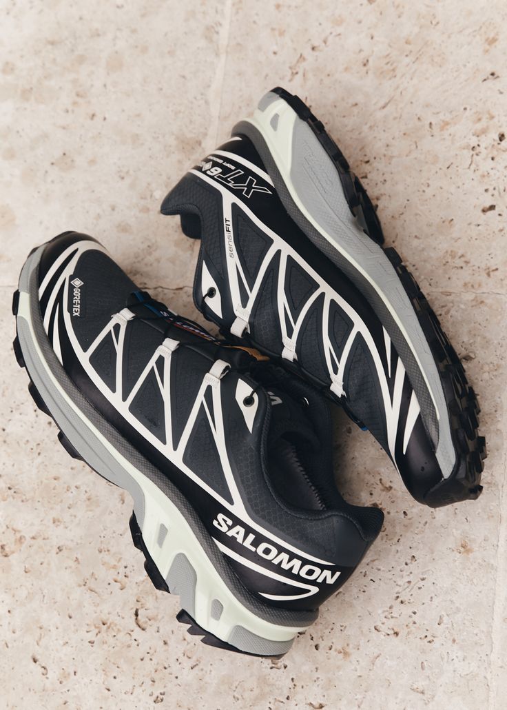 Waarom Salomon sneakers dé trend van 2025 zijn