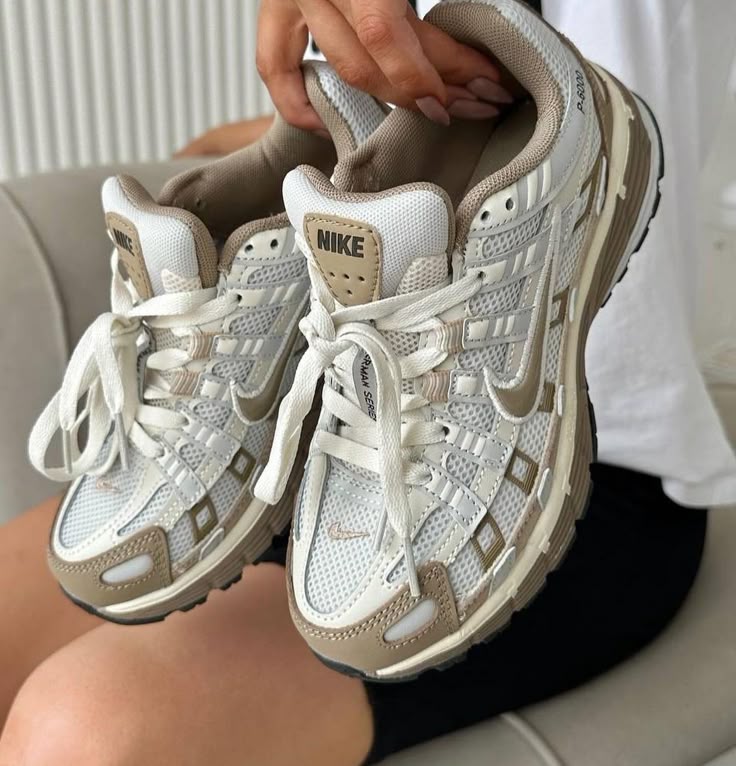 Wat zijn goede schoenen om de hele dag te staan?