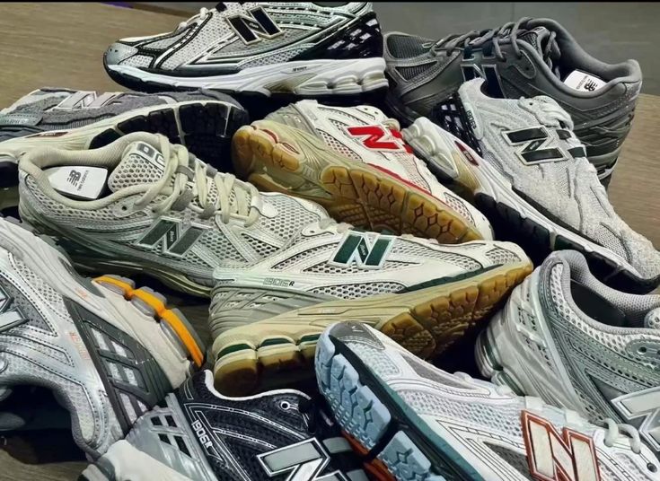 Welke schoenen passen het beste bij brede voeten?