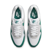 Nike Air Max 1 Anniversary Green (2020) DC1454-100 - Achteraanzicht | Snrkickz