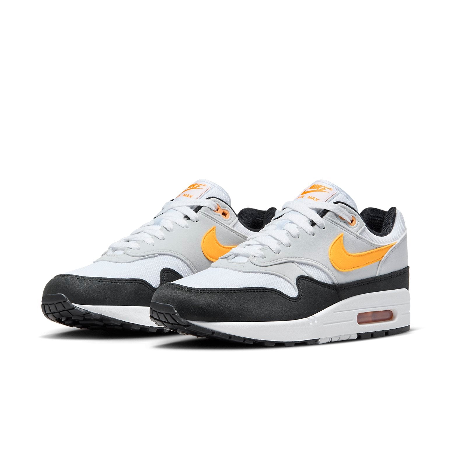 Nike Air Max 1 White University Gold FD9082-104 - zoolaanzicht | Snrkickz