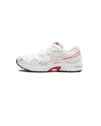 ASICS GEL-1130 Pink Salt GS 1014A308-700 zijaanzicht met lichtroze mesh, zilverkleurige overlays en speelse grade school fit

