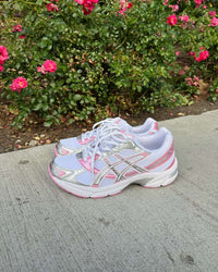 ASICS GEL-1130 White Pure Silver Pink 1202A507-100 on-feet gedragen met lichte zomerfit voor een frisse en vrouwelijke look

