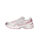 ASICS GEL-1130 White Pure Silver Pink 1202A507-100 zijaanzicht met wit mesh, lichtroze details en zilveren overlays op zool en hiel

