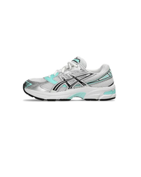 ASICS GEL-1130 White Pure Silver Rose Dust 1204A163-102 zijaanzicht met wit mesh bovenwerk, zachte roségouden accenten en metallic zilveren overlays

