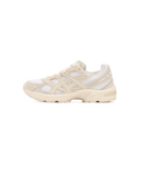 ASICS GEL-1130 White Pure Silver 1202A163-100 zijaanzicht met wit mesh bovenwerk, metallic zilveren overlays en strakke lijnen

