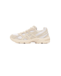 ASICS GEL-1130 White Pure Silver 1202A163-100 zijaanzicht met wit mesh bovenwerk, metallic zilveren overlays en strakke lijnen

