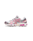 ASICS GEL-Nimbus 9 Candy Floss 1202A278-700 zijaanzicht met roze mesh, metallic overlays en chunky zoolconstructie

