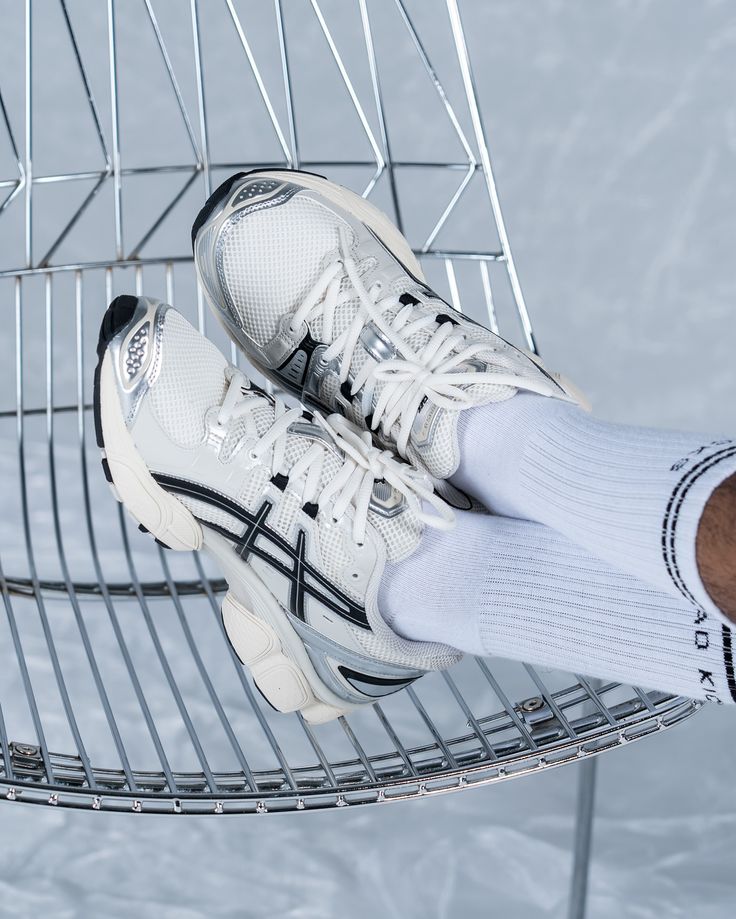 ASICS Gel-Nimbus 9 Creme Schwarz