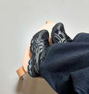 ASICS GEL-Nimbus 9 Dark Pewter Pure Silver 1201A424-005 on-feet gestyled met zwarte denim voor een techy, monochrome runner-look

