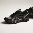 ASICS GT-2160 Above the Clouds Black Gunmetal on-feet gecombineerd met zwarte cargobroek voor een strak streetwear silhouet

