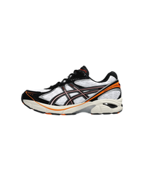 ASICS GT-2160 BLEACH Ichigo Kurosaki 1203A722-100 zijaanzicht met oranje mesh, zwarte overlays en witte accenten geïnspireerd op de anime BLEACH

