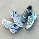 Close-up van de ASICS GT-2160 Piedmont Grey Deep Marine met GEL-demping, gelaagde constructie en Deep Marine accenten

