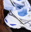 Close-up van de ASICS GT-2160 White Sheet Rock 1203A320-104 met ademend mesh, lichtgrijze synthetic overlays en GT-2160 dempingstechnologie

