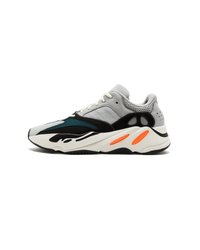Adidas Yeezy 700 Wave Runner B75571 in profielopname met mesh bovenwerk, suède overlays en felgekleurde zooldetails